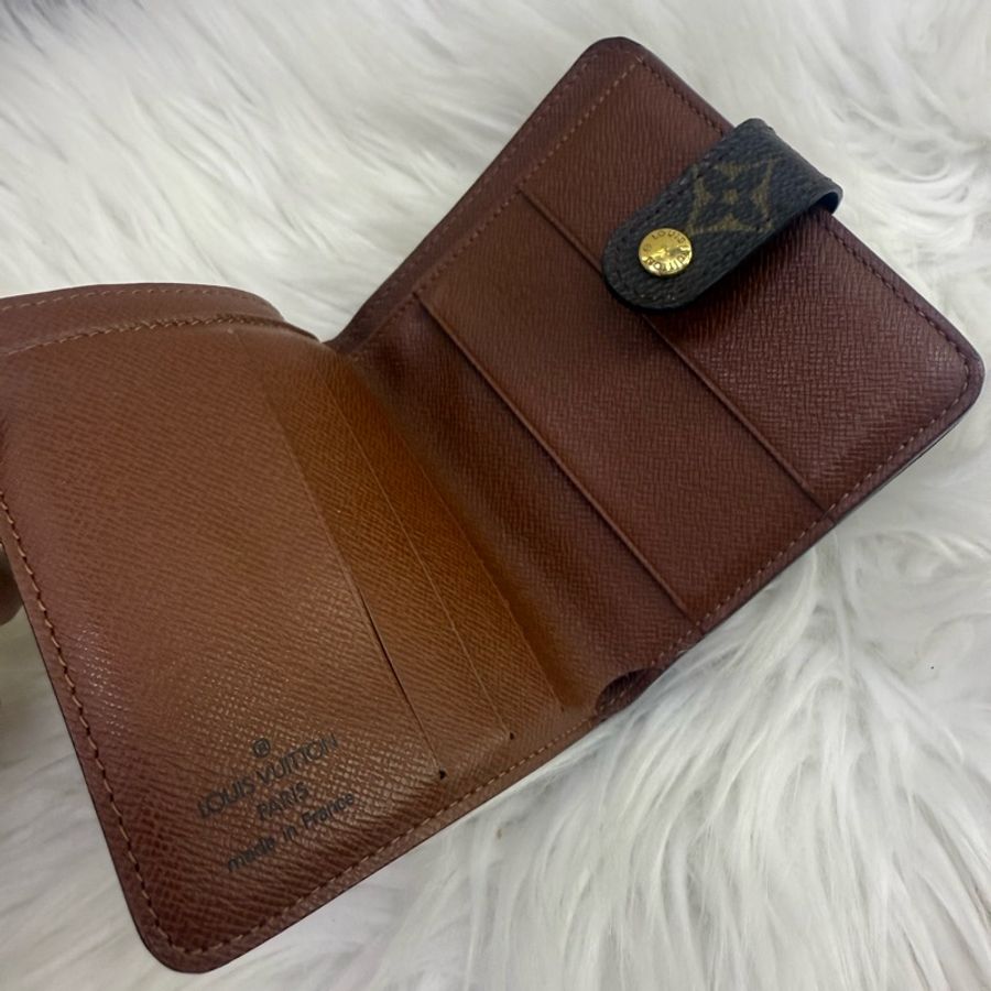 Louis Vuitton Wallet-12