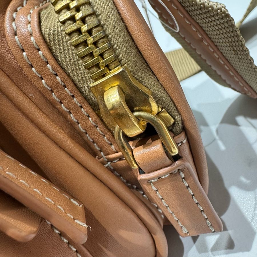 Prada Explore牛皮多口袋郵差單肩包，相機包-10