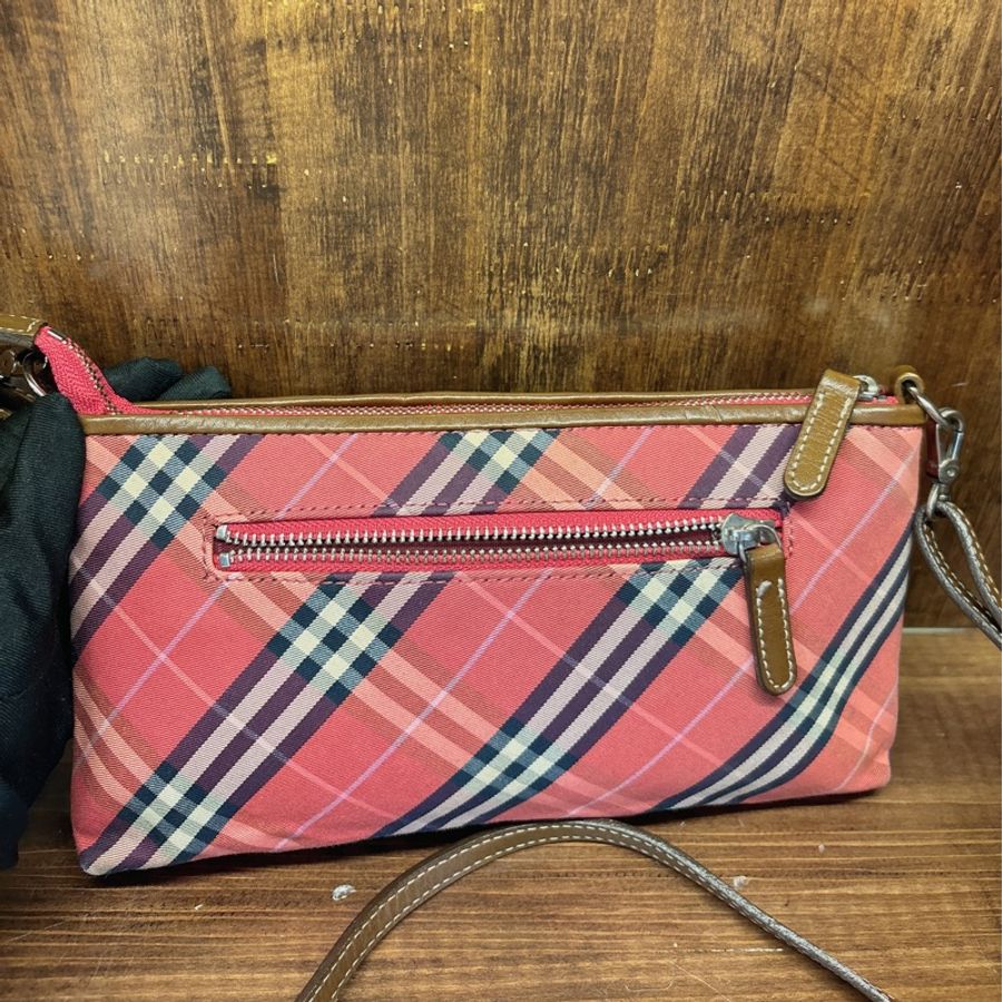 Burberry Blue Label 格紋手拿包-1