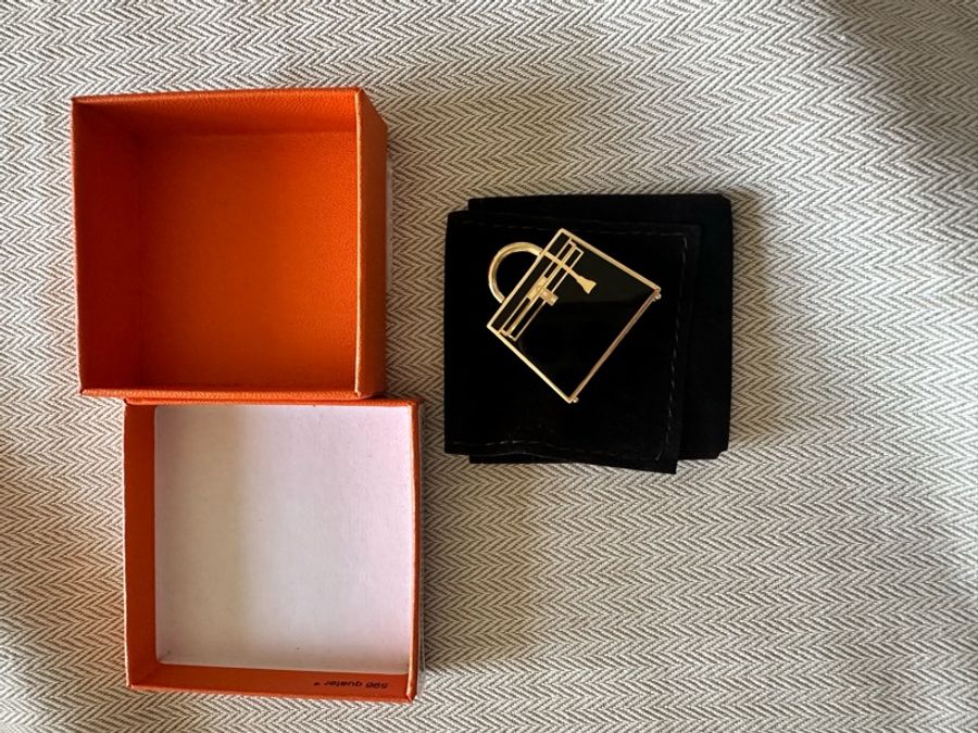 🖤這是一個愛馬仕黑金小可愛🖤Hermès Curiosité Kelly Laque Charm 吊飾-3