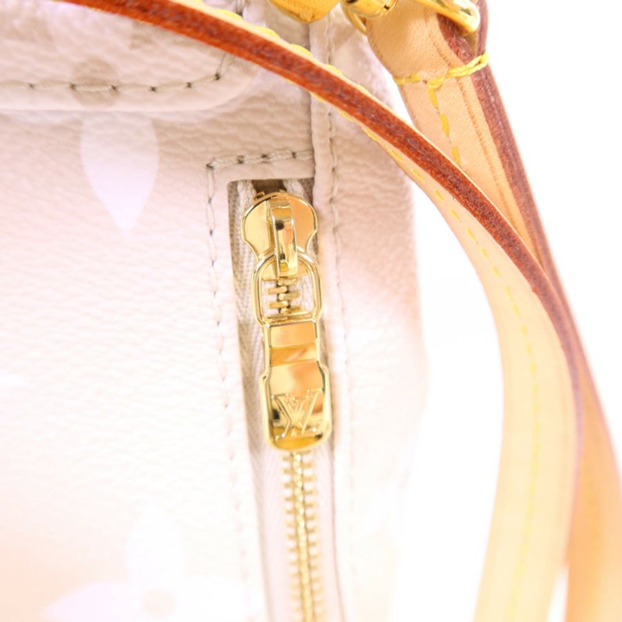 LOUIS VUITTON Monogram Giant By The Pool Backpack金扣背包-10