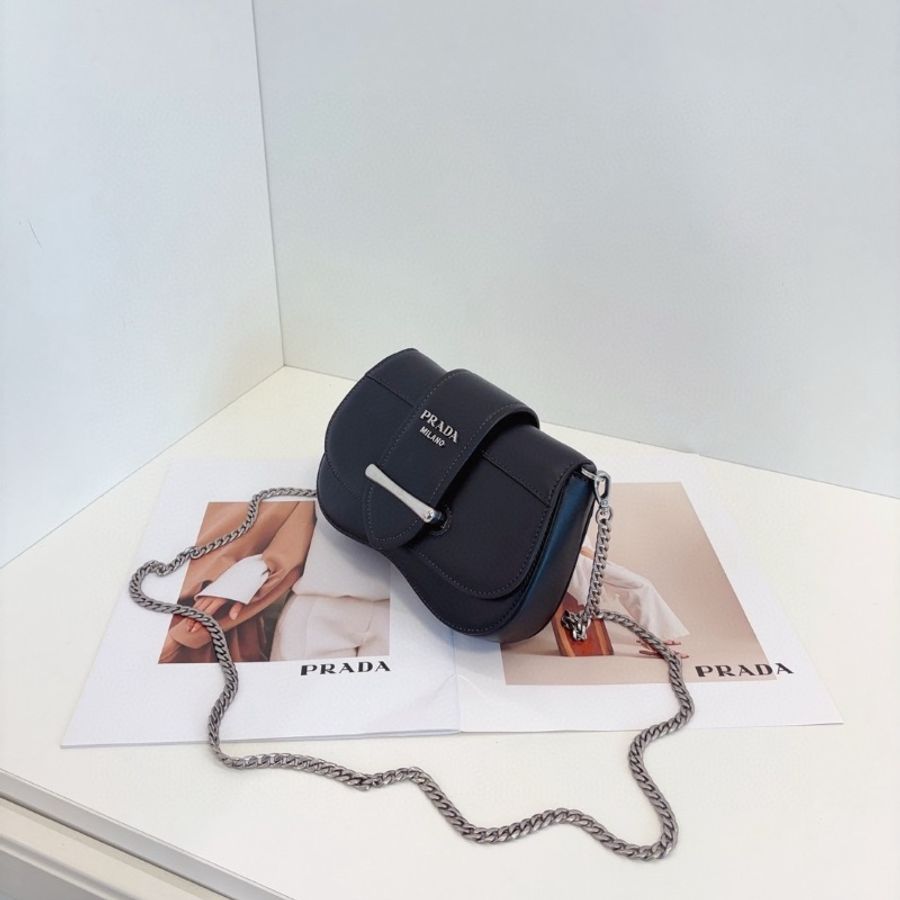 Prada Sidonie黑銀屁桃鏈條包 腰包20*13*4 98新配件塵袋-3