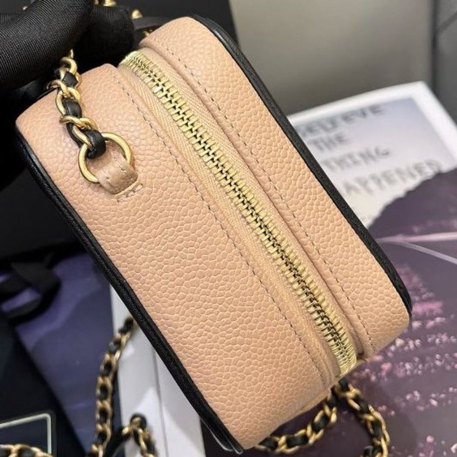近新品 Chanel香奈兒米色荔枝紋牛皮小號相機包-2