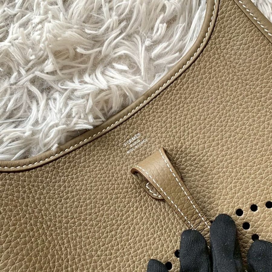 HERMES 新尺寸 Evelyne 23cm 18大象灰 銀釦 斜背包 K刻-9