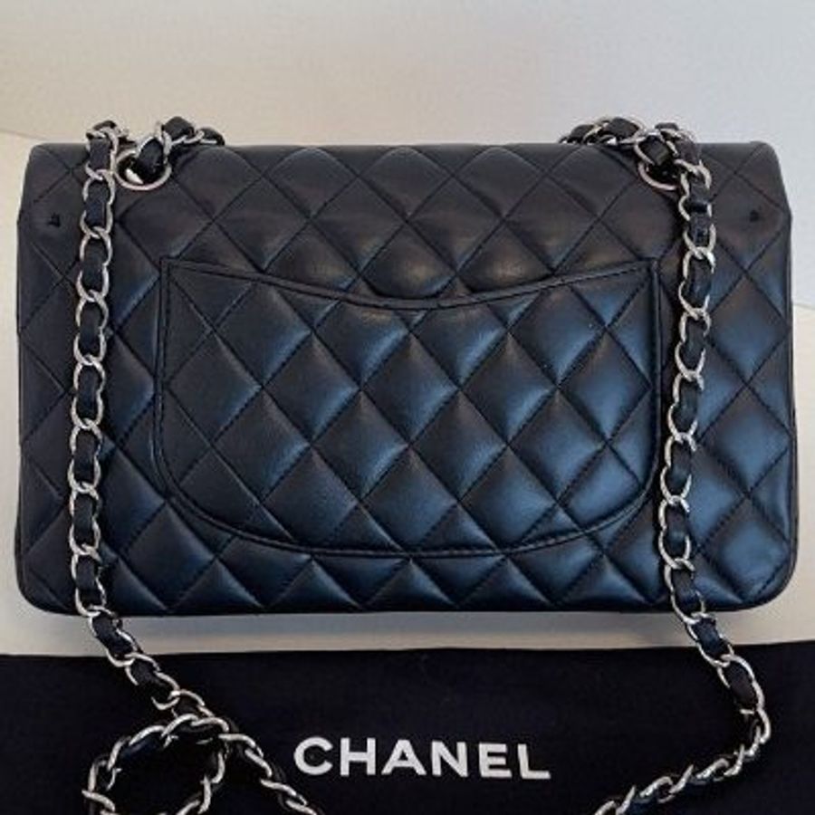 Chanel香奈兒Classic羊皮黑銀CF中號口蓋包-1