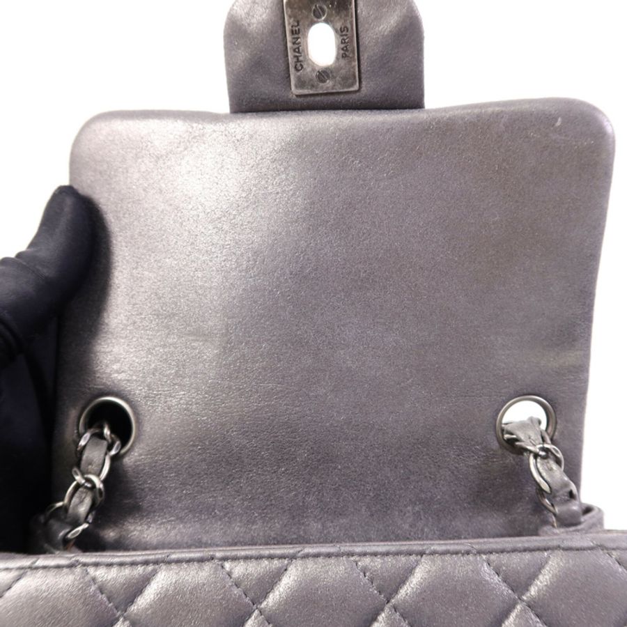 CHANEL 牛皮皮革Mini Classic 17銀扣鏈帶肩背袋-14