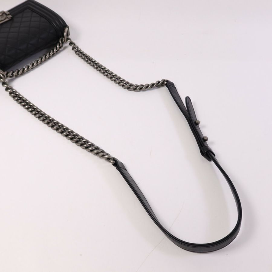 CHANEL 羊皮皮革Boy 20銀扣鏈帶肩背袋-9