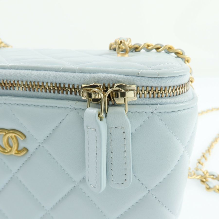 CHANEL 羊皮皮革Vanity Case金扣鏈帶肩背袋-11