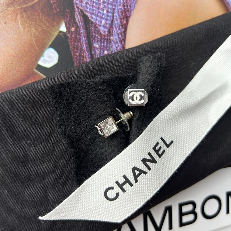 CHANEL 25C白色方塊雙C耳環(耳針式)-1