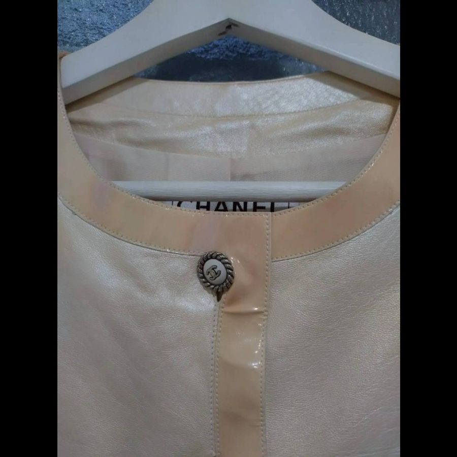 Chanel 珠光膚皮漆皮邊四口袋皮外套-13