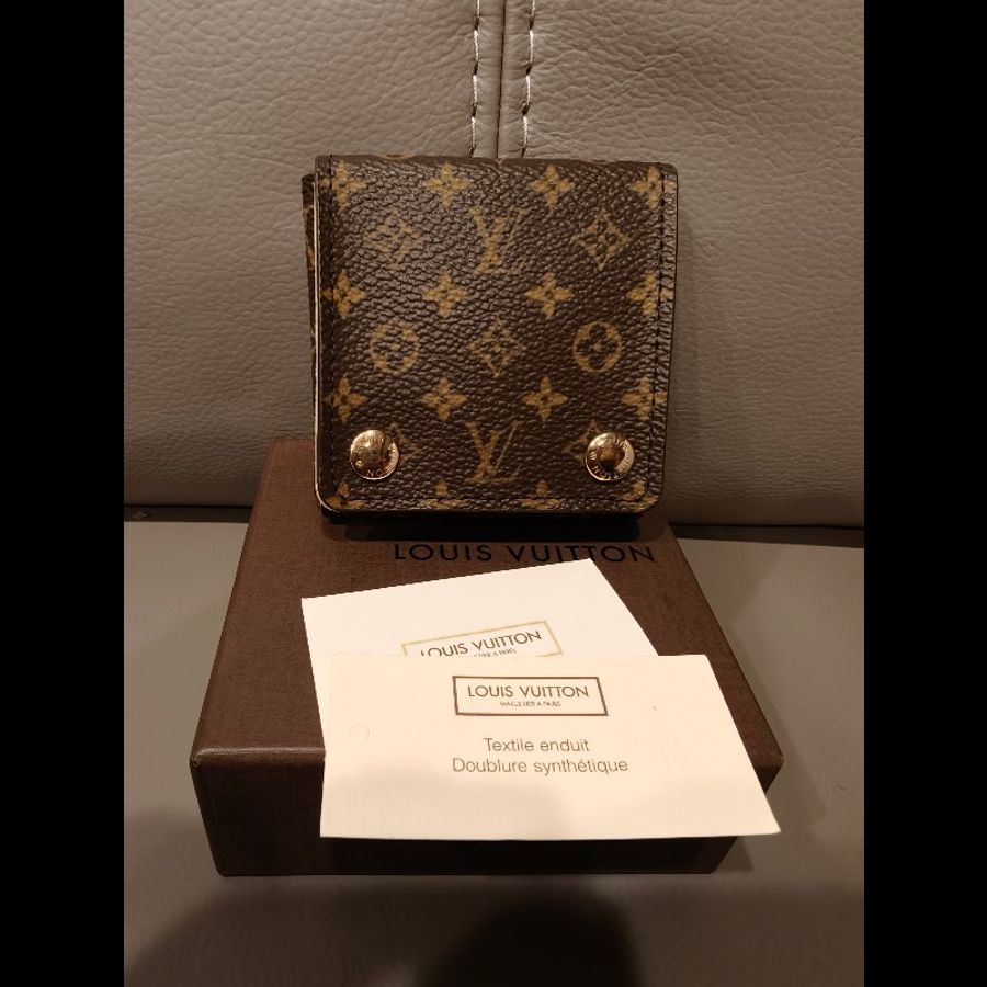 日本帶回近新品LV老花首飾盒
近新,閒置品
絕版貨,附盒裝
本人興趣收藏日本狀況不錯的中古vintage,如果你要求跟新品一樣狀況,請勿下標,謝謝
狀況跟照片一樣-0