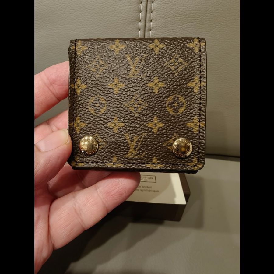 日本帶回近新品LV老花首飾盒
近新,閒置品
絕版貨,附盒裝
本人興趣收藏日本狀況不錯的中古vintage,如果你要求跟新品一樣狀況,請勿下標,謝謝
狀況跟照片一樣-4