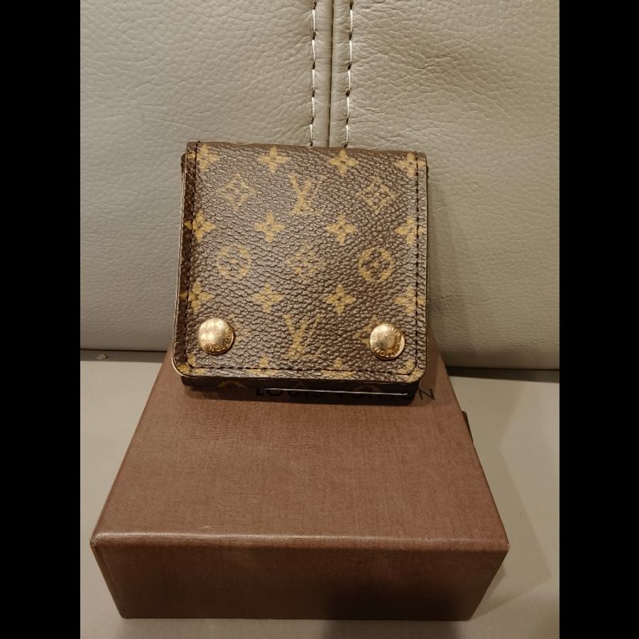 日本帶回近新品LV老花首飾盒
近新,閒置品
絕版貨,附盒裝
本人興趣收藏日本狀況不錯的中古vintage,如果你要求跟新品一樣狀況,請勿下標,謝謝
狀況跟照片一樣-8