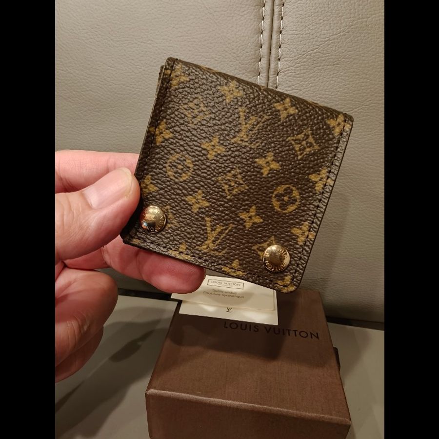 日本帶回近新品LV老花首飾盒
近新,閒置品
絕版貨,附盒裝
本人興趣收藏日本狀況不錯的中古vintage,如果你要求跟新品一樣狀況,請勿下標,謝謝
狀況跟照片一樣-9