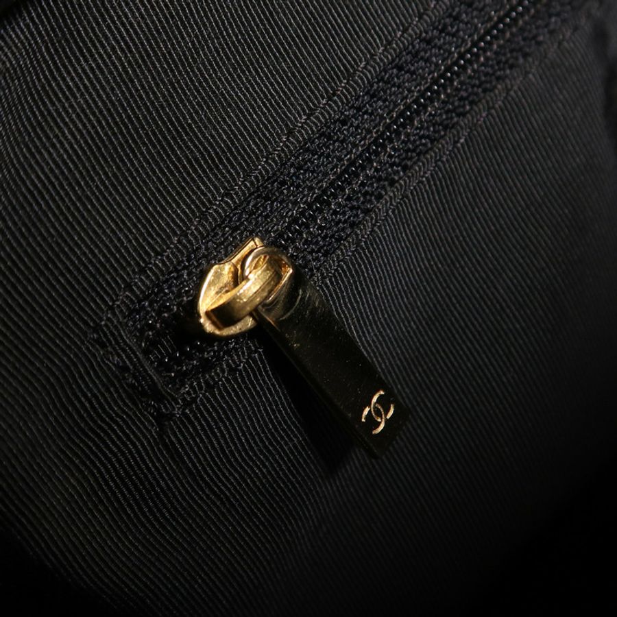 CHANEL 牛皮皮革Vintage Shoulder Bag金扣肩背袋-17