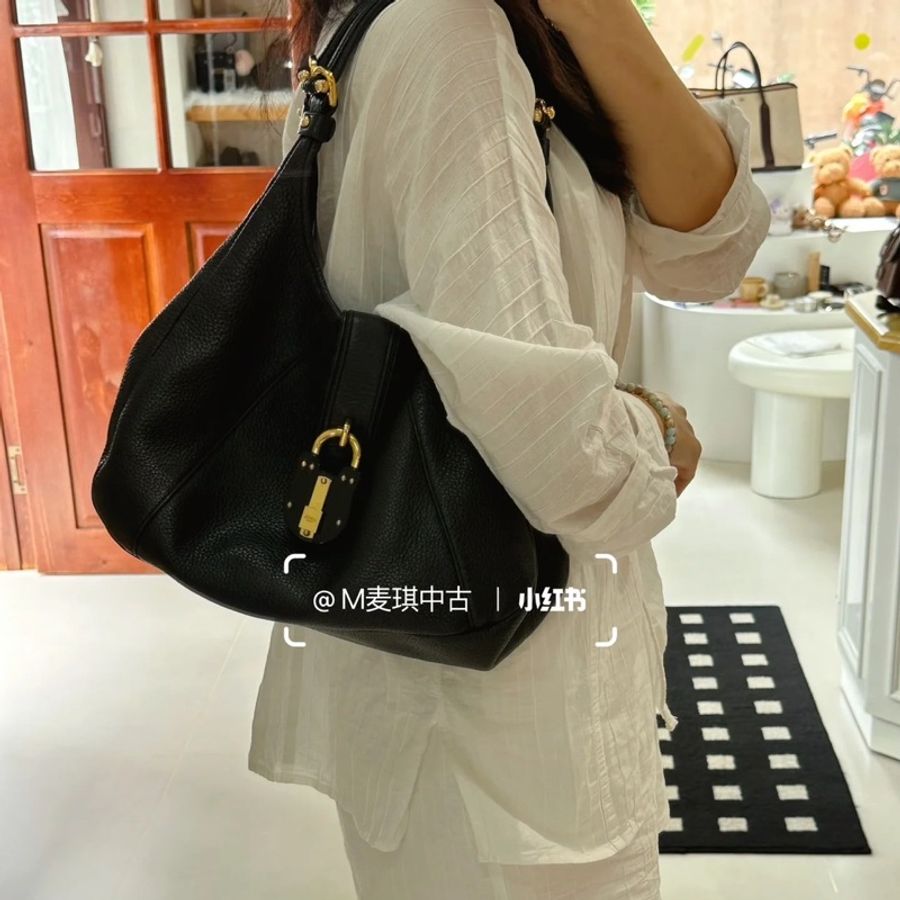 莉亞精品♡ Loewe 鎖頭hobo包 二手美包-1