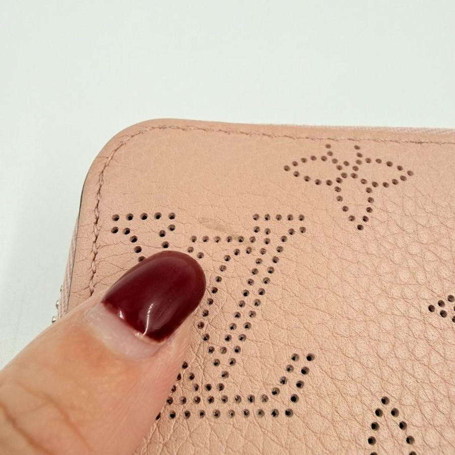 Louis Vuitton - 粉色牛皮雕花簍空Mahina拉鍊長夾-11