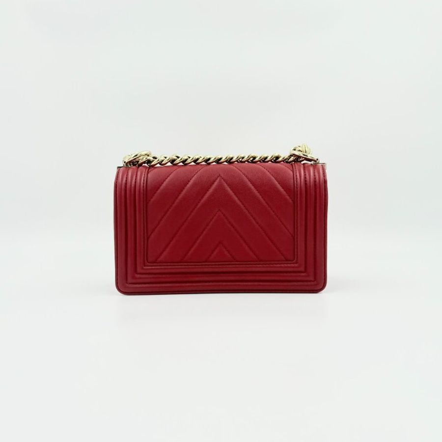 CHANEL -紅色金釦牛皮山型紋╻BOY 20cm-1