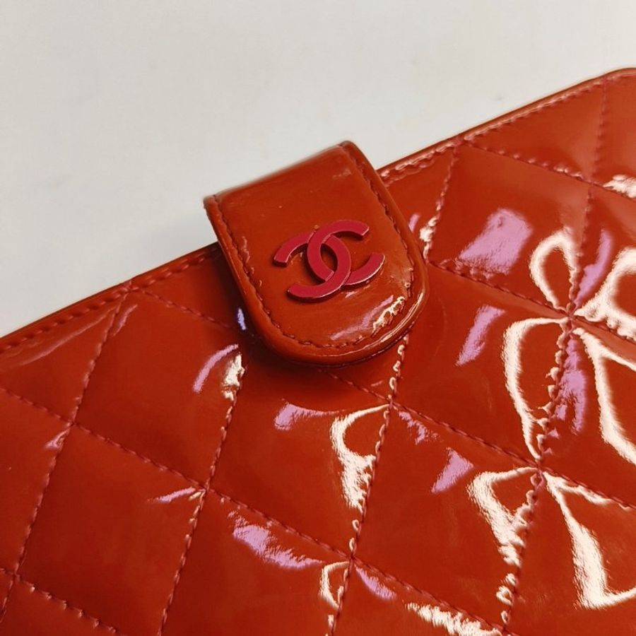 CHANEL橘紅色漆皮菱格紋錢包銀色五金16開-8