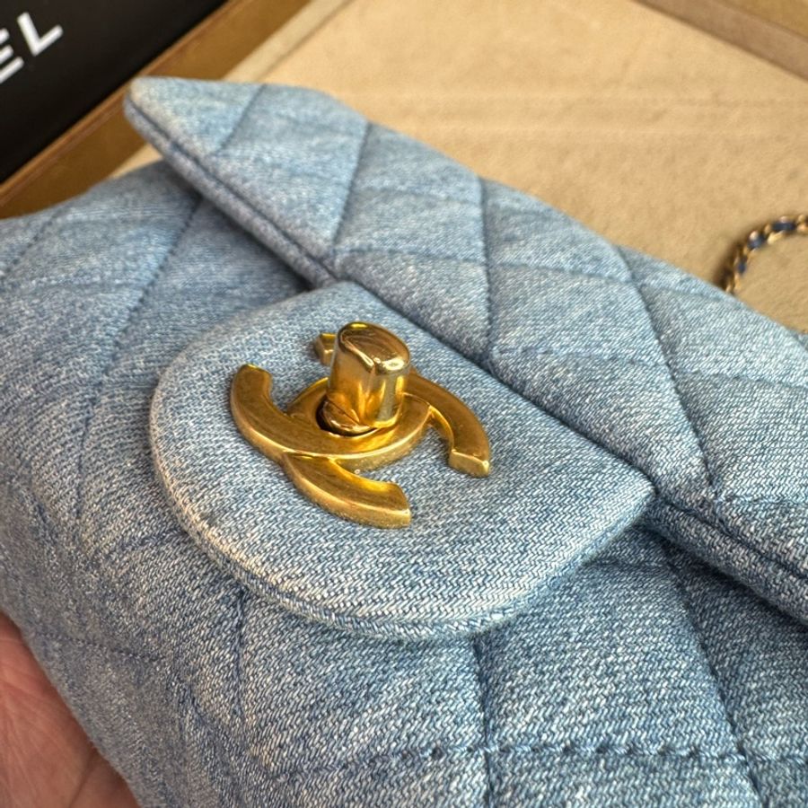 CHANEL 新款金球牛仔口蓋鏈包CF 20cm💙🩵少見二手貨-6