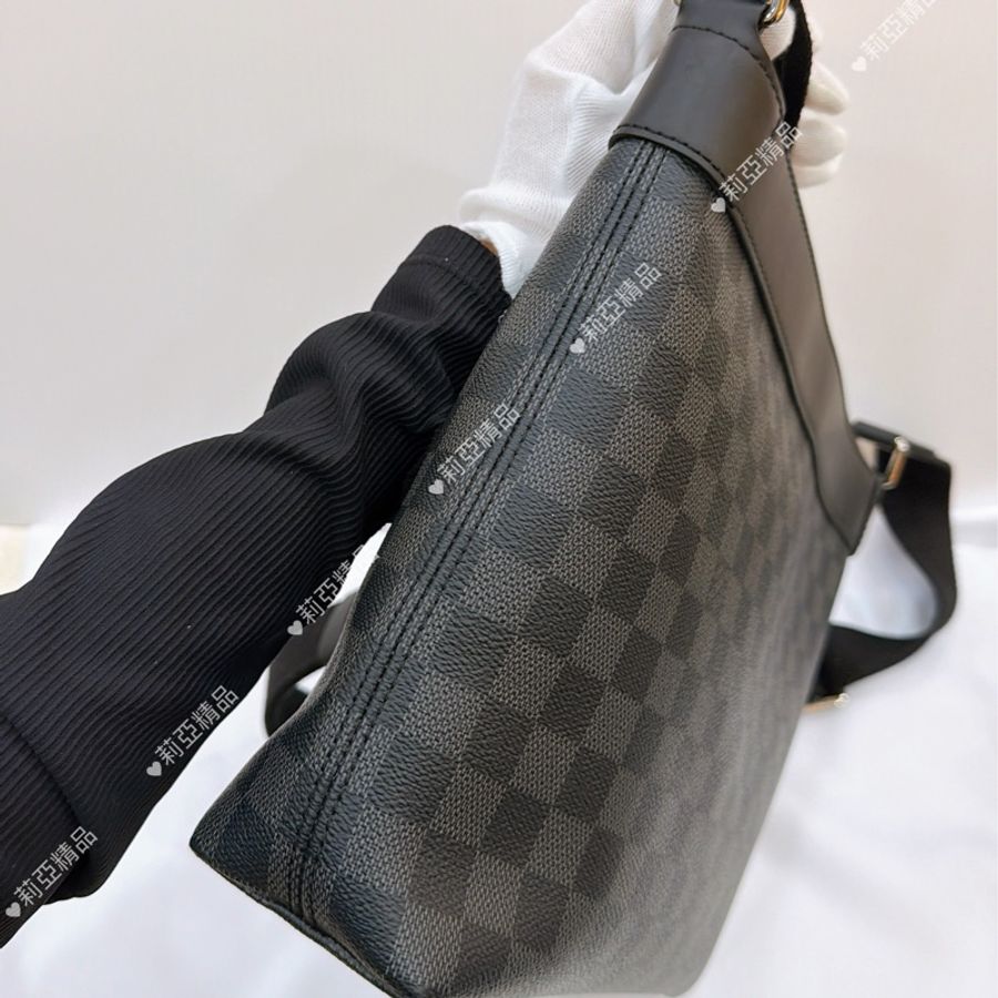莉亞精品♡ Lv 黑棋盤格郵差包 二手美包-7