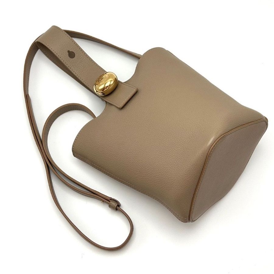 LOEWE Pebble Bucket灰色手提斜背水桶包16*16*19.5 9新 配件塵袋-6