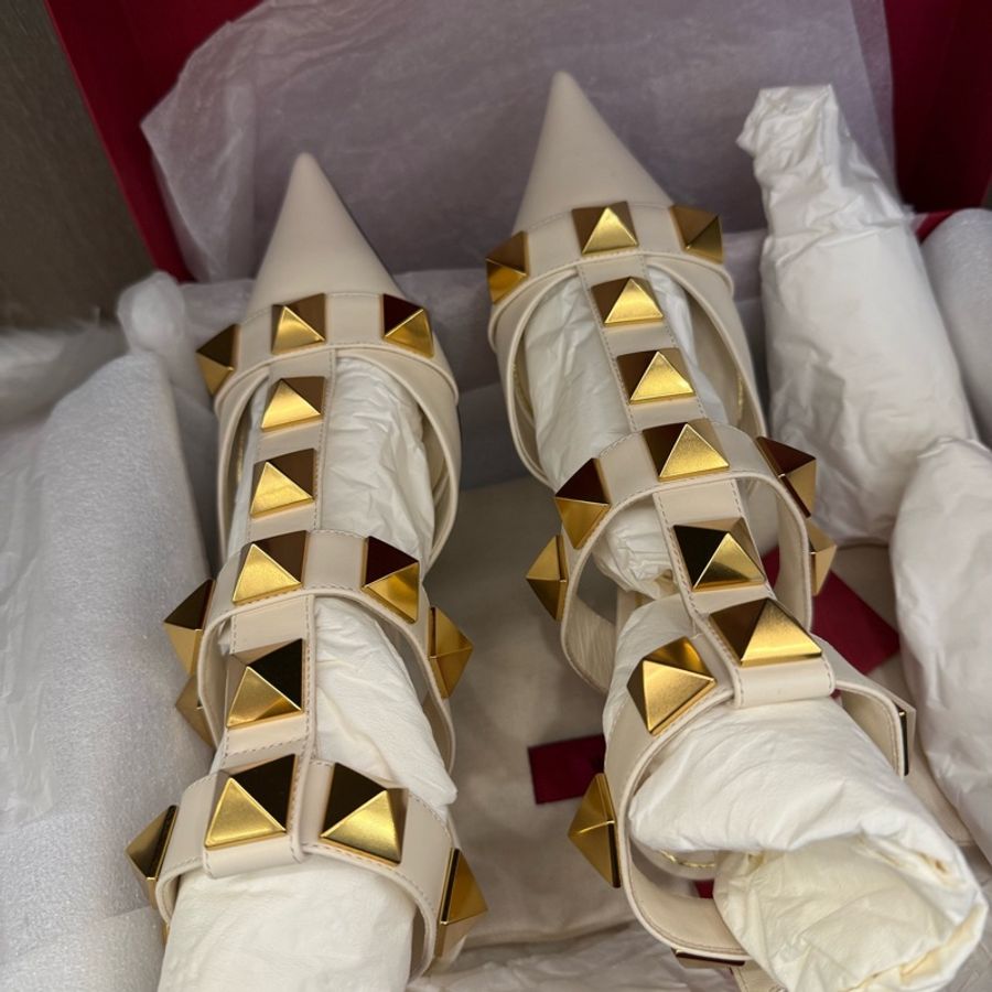 99新Valentino 華倫天奴白色大鉚釘高跟鞋低跟尖頭 36.5碼 跟高3-4cm-1