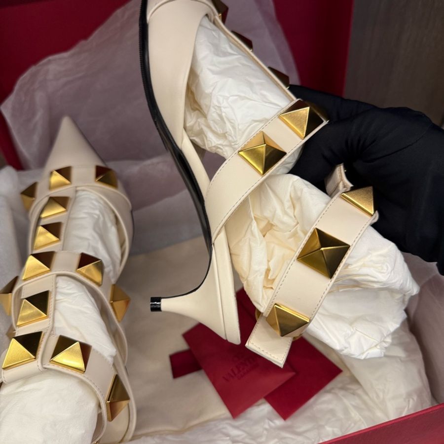 99新Valentino 華倫天奴白色大鉚釘高跟鞋低跟尖頭 36.5碼 跟高3-4cm-4
