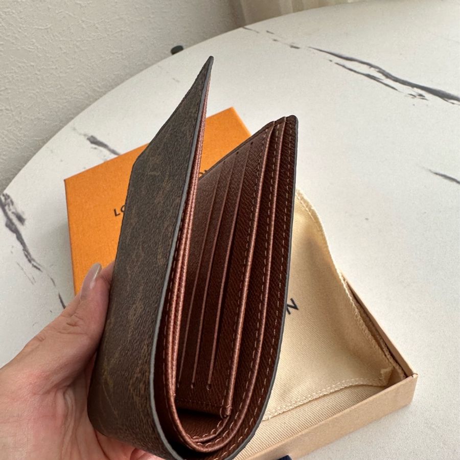 lv全新咖短夾可以送禮-5
