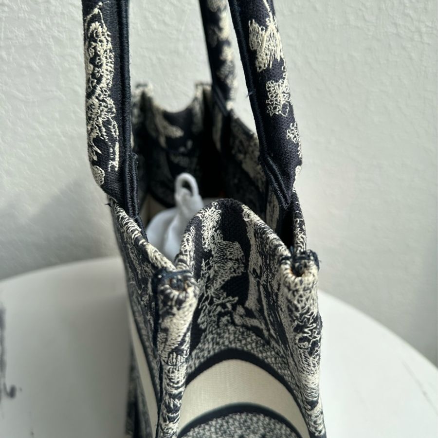 Dior 刺繡動物托特包PM 全館最低-7