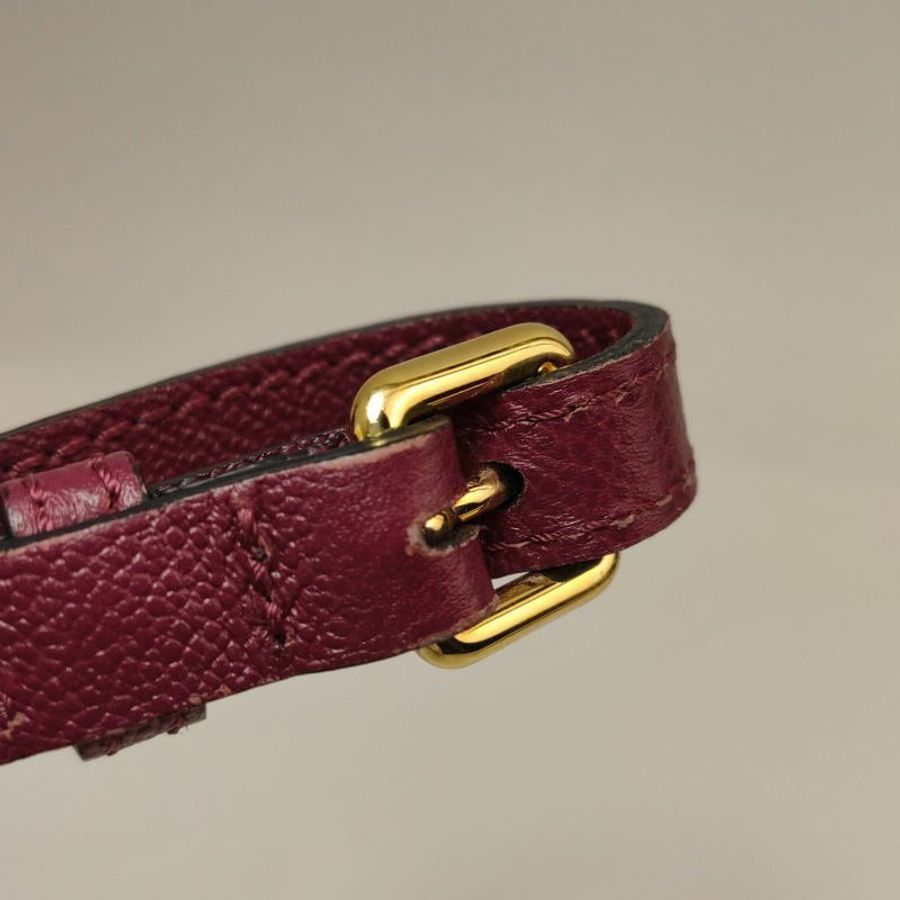 Burberry The Banner班納牛皮純色金屬字母logo雙搭扣斜挎包-11