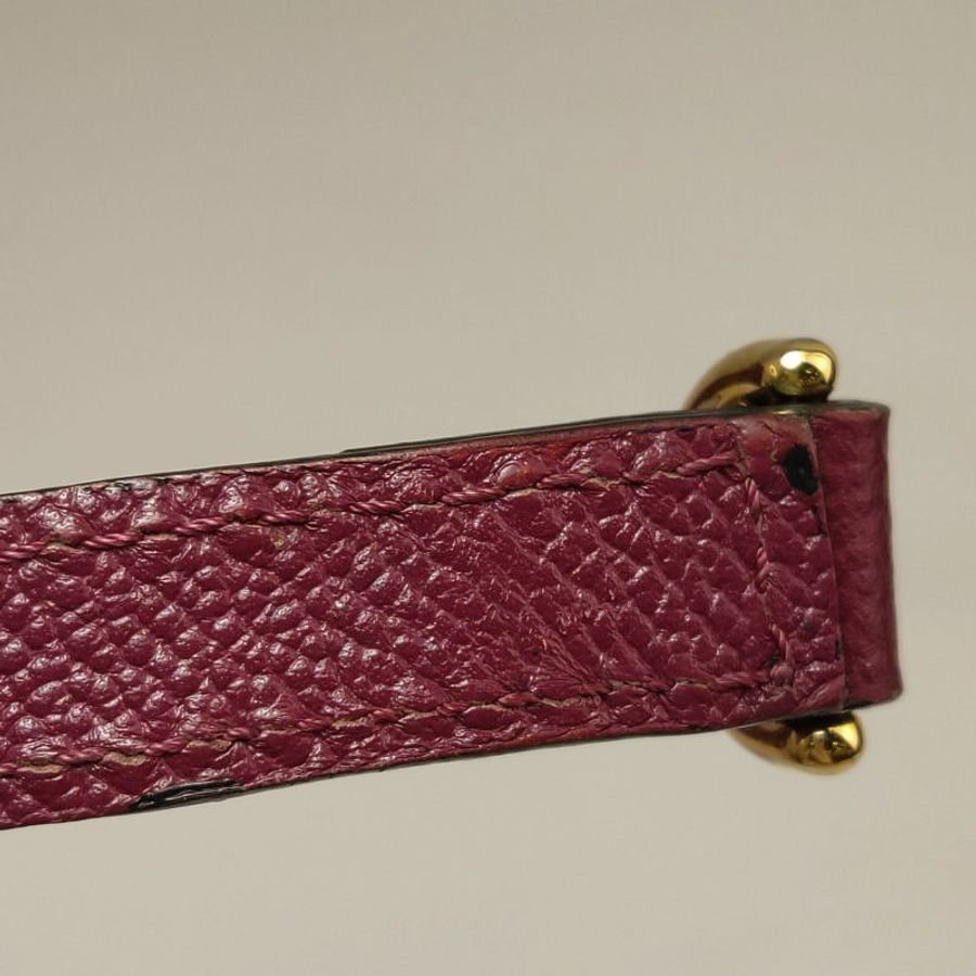 Burberry The Banner班納牛皮純色金屬字母logo雙搭扣斜挎包-12