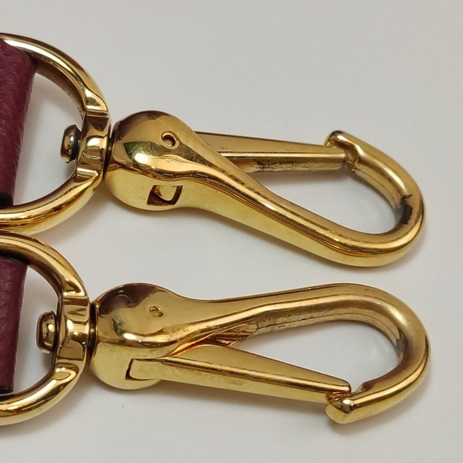 Burberry The Banner班納牛皮純色金屬字母logo雙搭扣斜挎包-15