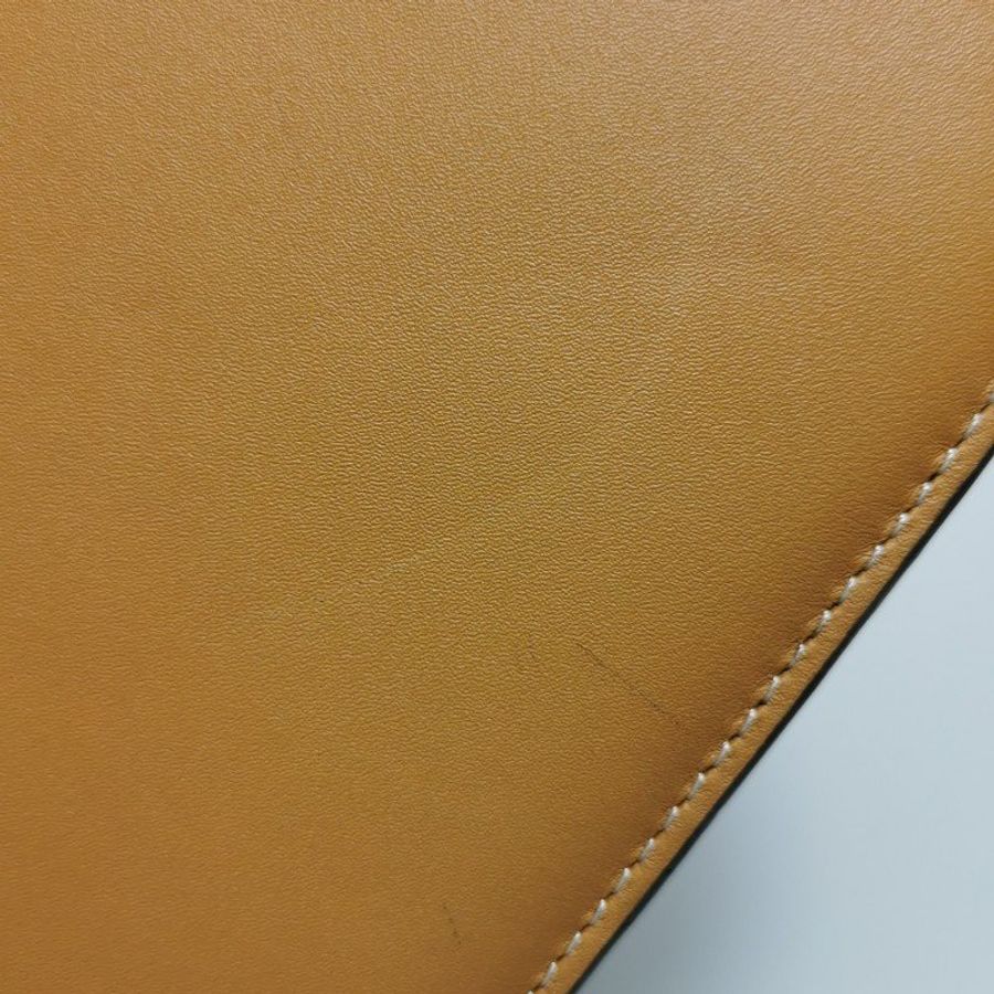 Loewe Gate牛皮純色Logo微標斜挎包-23
