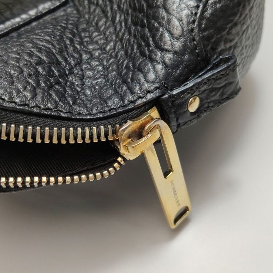 Burberry牛皮純色銘牌徽標拉鏈手提包-10