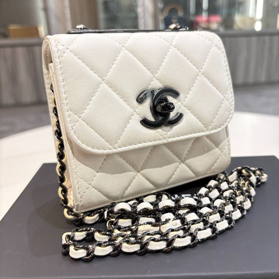 *SHIHNA名牌精品* CHANEL Trendy CC Mini 小羊皮 白黑釦斜背包 芯片款-1