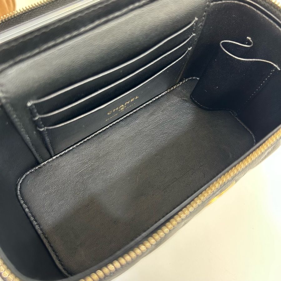 香奈兒長盒子CHANEL黑金粒紋牛皮小吊飾長盒子AP3376-15