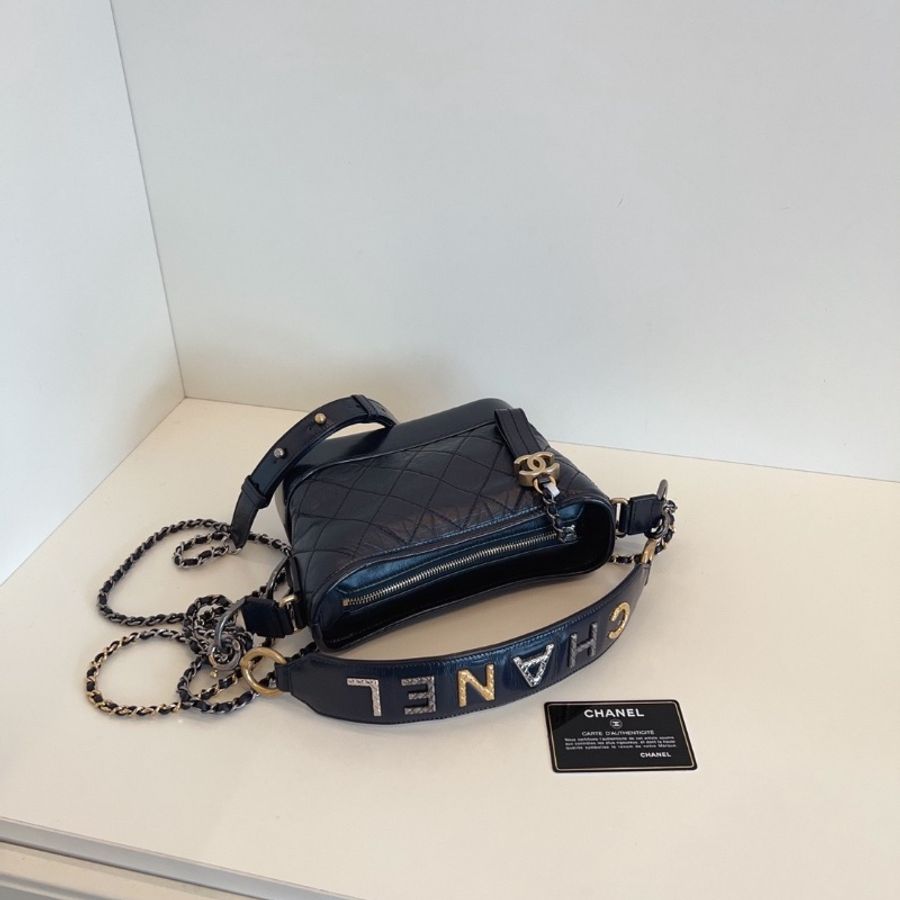Chanel 海軍藍 雕花字母 手柄流浪包 小號 20*15*8cm 98新配件塵袋-5
