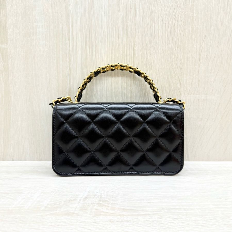 CHANEL 黑金菱格紋小牛皮鏈帶mini手機包AP3242B-2