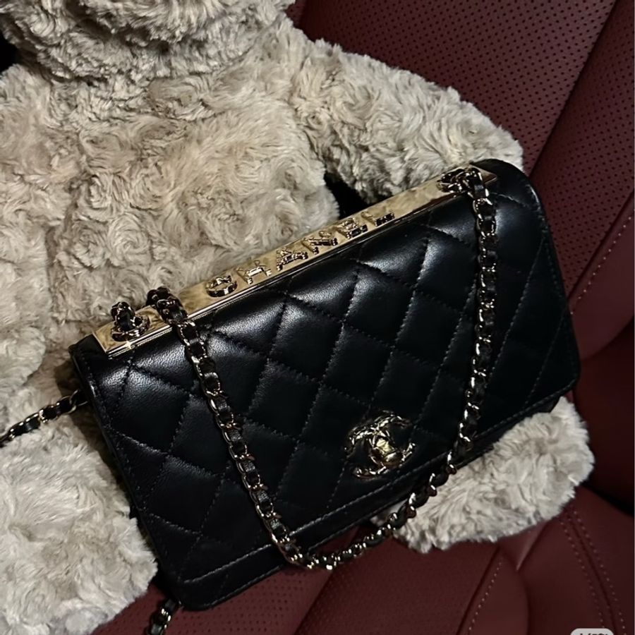 Chanel trendy cc限定浮雕口蓋包woc黑色淡金釦大全配-2