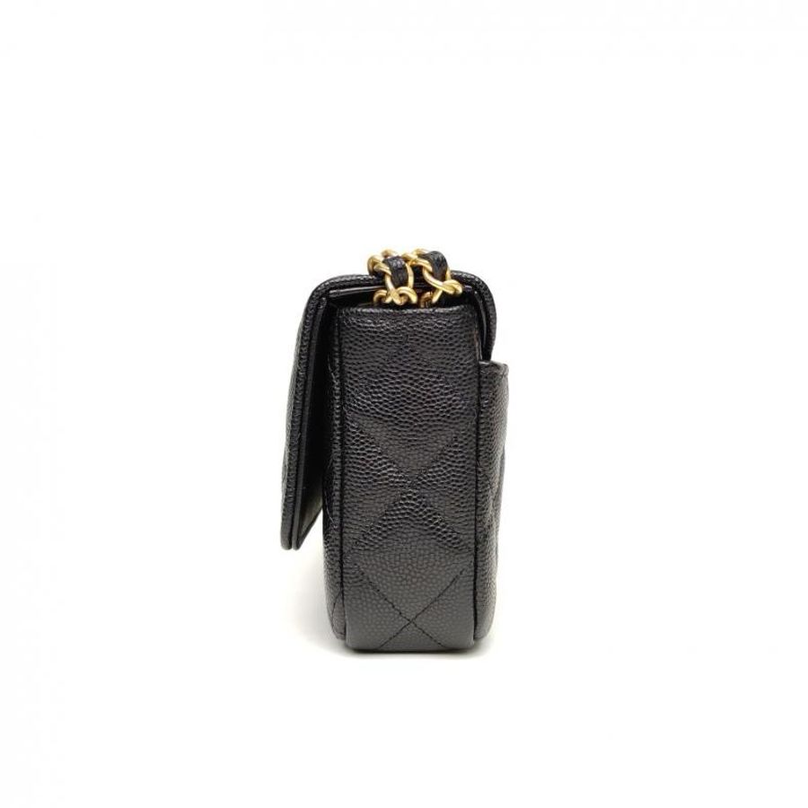 CHANEL 黑色荔枝牛皮鐳射標金扣23BCFwocmini肩背包-1