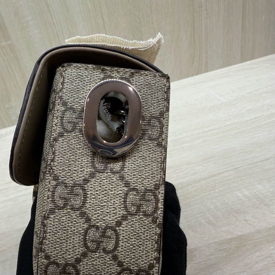 GUCCI原花棕牛皮Petite銀釦雙G橫版迷你郵差包739722-18