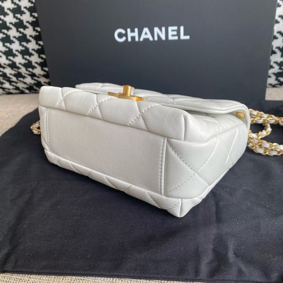 Chanel 24a 香奈兒收藏手工坊 翻蓋包 字母鏈條coco珍珠包-8