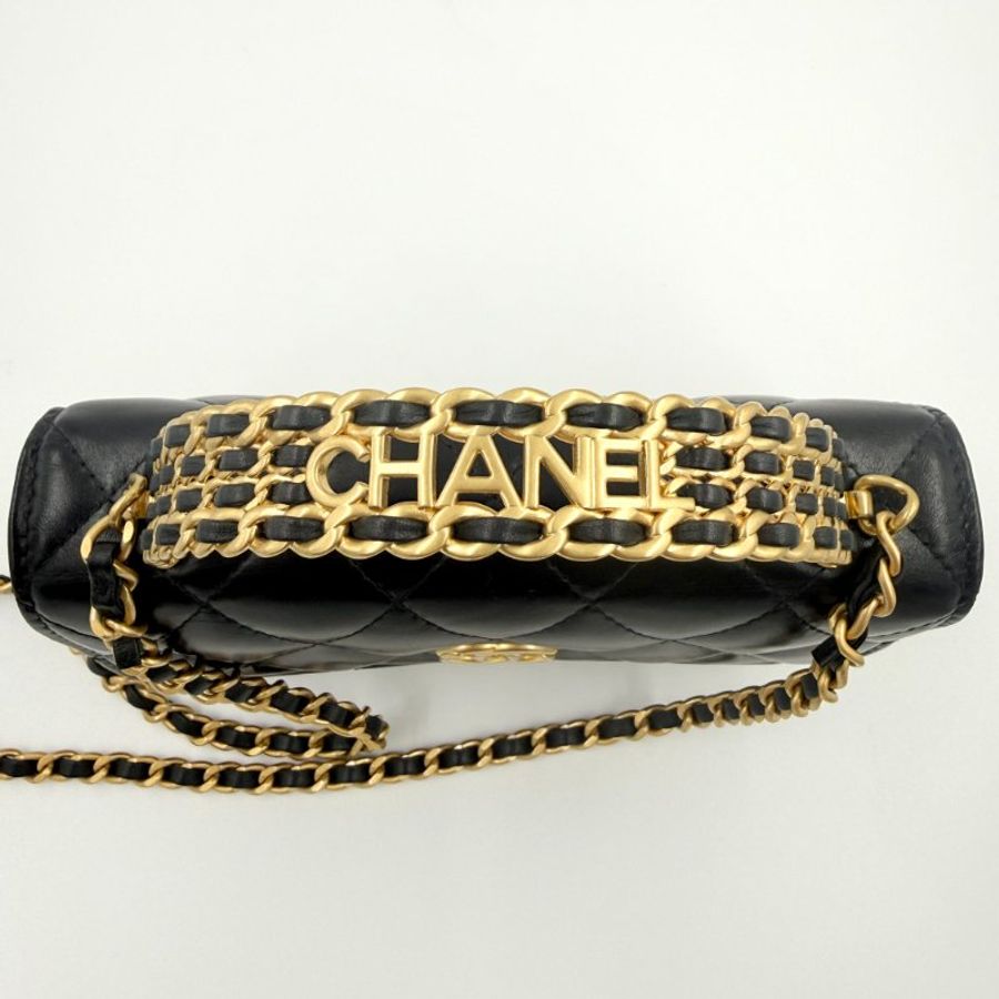 CHANEL - 黑色金釦簍空字母手把菱格手機包╻MINI-15