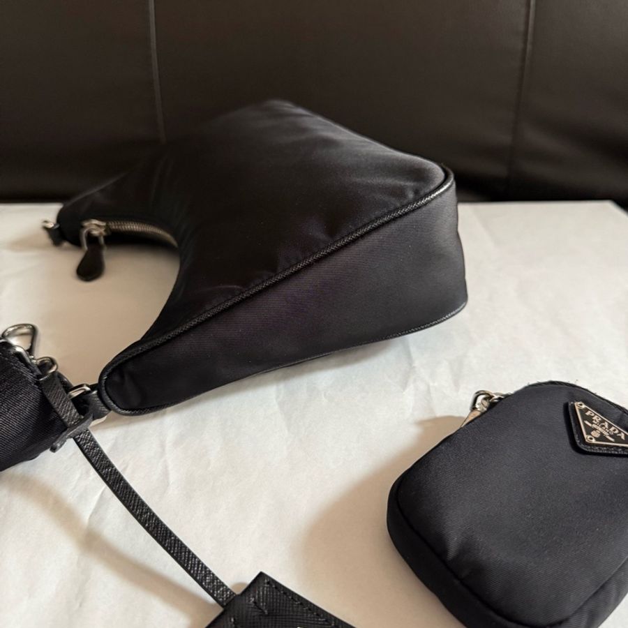 prada 普拉達黑色hobo三合一斜挎包 降落傘材質超輕便好用-2