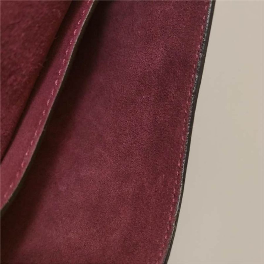 Burberry牛皮純色字母Logo徽標插扣斜挎包單肩包-8