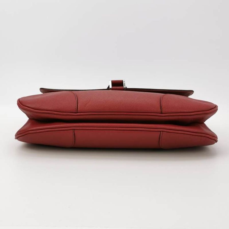 Burberry牛皮純色金屬字母logo微標翻蓋單肩包-5