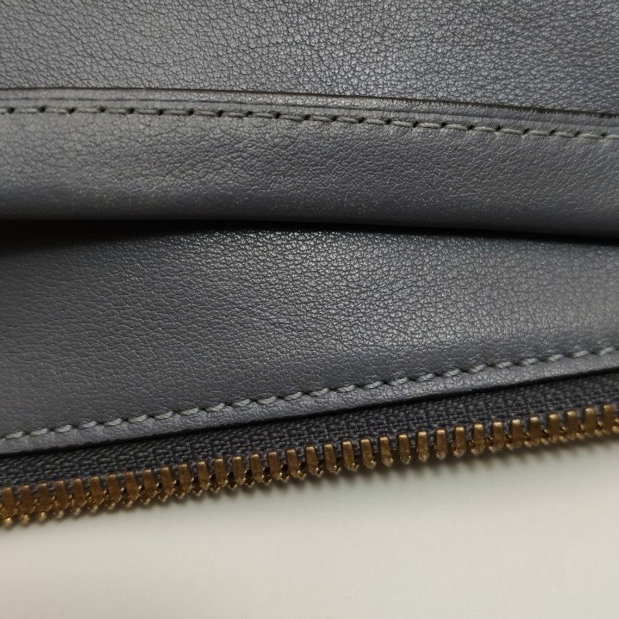 Loewe牛皮純色Logo壓紋手提包-8