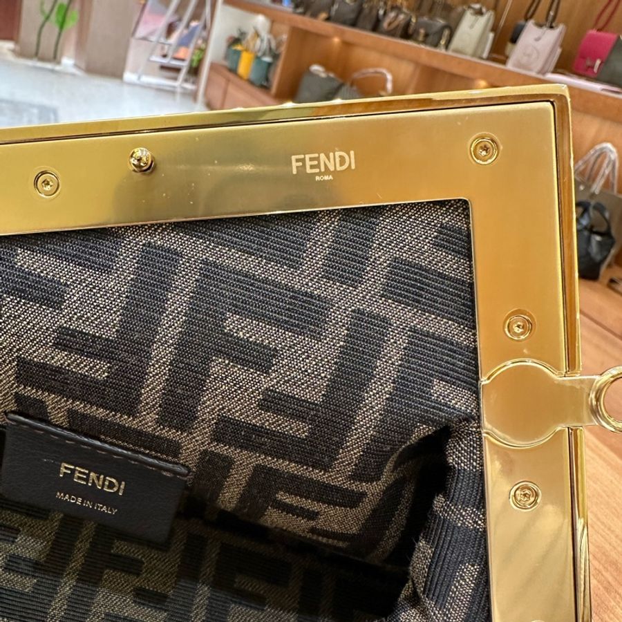 FENDI First 小號手拿單肩鏈條包 櫃價9萬❗️氣質女人首選-14