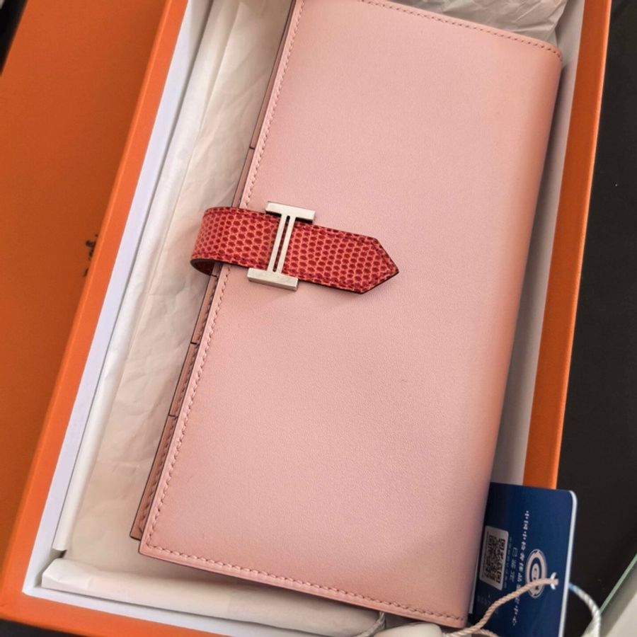 超值漏價！ 未使用 愛馬仕Hermès Béarn Soufflet 長夾｜Swift 櫻花粉｜蜥蜴皮紅扣帶｜銀H扣｜收藏級搭配-0